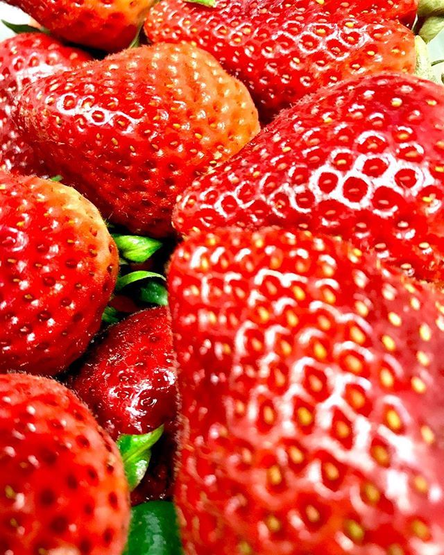 VintageWineBar1's tweet photo. Love this time of year!! #spring #summer #springfruit #summerfruit #strawberry #yummy https://t.co/M5sz896VrV https://t.co/RE5TwRE9Za