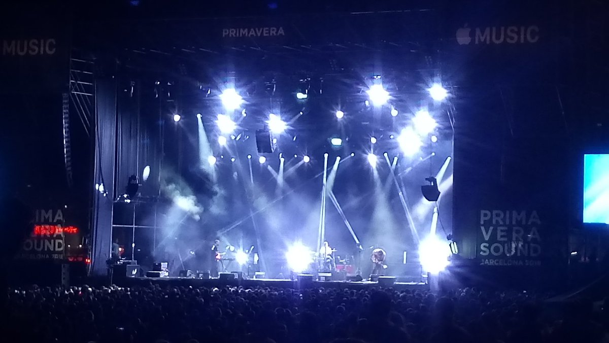 mrdominicsmith's tweet photo. First-rate grade A shoegaze from @slowdiveband  @Primavera_Sound #PrimaveraSound https://t.co/JYAutLIdTC