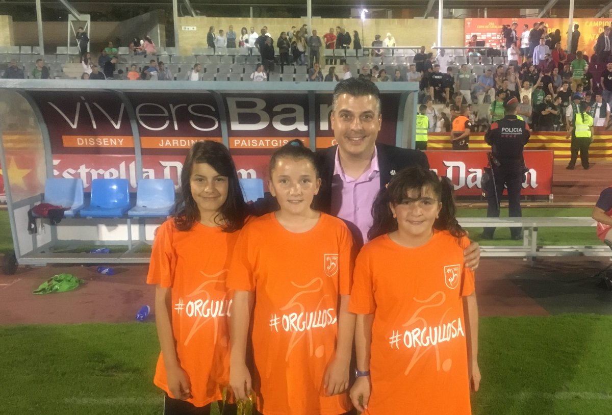 SantfeliuencFC's tweet photo. Avui les jugadoras del @SFCFutbolBase Marta Prieto i las germanes Sandra i Maria Borrego han col·laborat amb l’organització de la #CopaCat18 @albertoprca @FCF_CAT @PaquitaLinares https://t.co/PI6zR5teVa