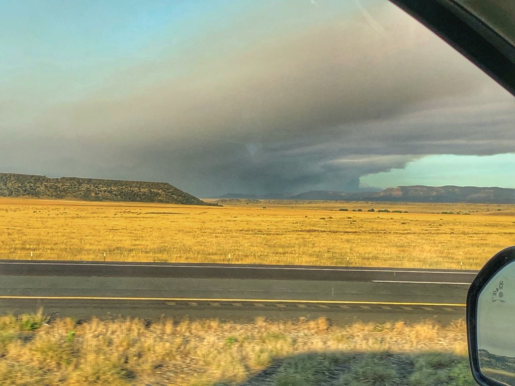 JenAyyad's tweet photo. seeing the smoke from the fires in New Mexico was surreal! #newmexicofires #fires #newmexico https://t.co/fz97wjNQGl