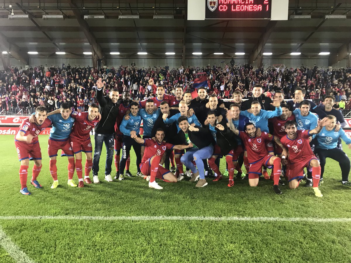 cdnumancia's tweet photo. 🎉🎉¡¡¡¡HISTORICOOO!!!!!🎉🎉
Jugaremos por primera vez en la historia unos Play Off de ascenso a 1ª División 
#VamosNumancia
#EsteAñoSí
#EsteAñoSí https://t.co/hMX1nbDG0k