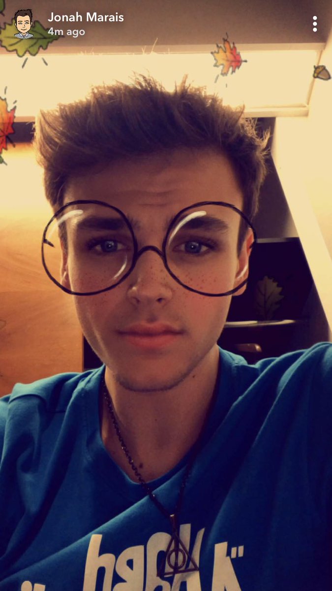 WhyDontWeBRA's tweet image. [SNAP] via jonahmarais 

Aí socorro olhem esse maxilar 😍
#WhyDontWe #TheFreshest @radiodisney