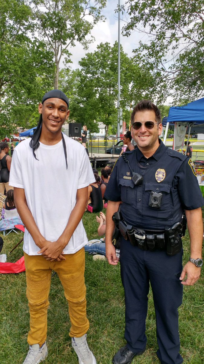 Rock the Community going strong at Douglas Park. Join us! <a href="/ColumbiaPD/">ColumbiaPD</a>