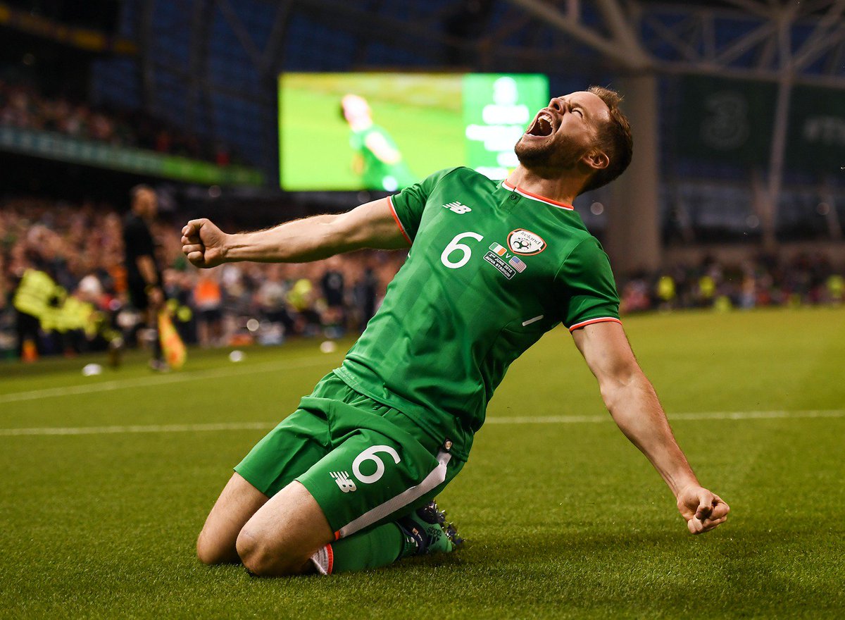 IrelandFootball's tweet image. 🗒️ REPORT: Graham Burke and Alan Judge both scored their first goals for Ireland🇮🇪 to defeat USA🇺🇸 2-1, on the night John O'Shea played his last game in green!

➡️ fai.ie/ireland/match/… #COYBIG #IRLUSA #ThanksJosh