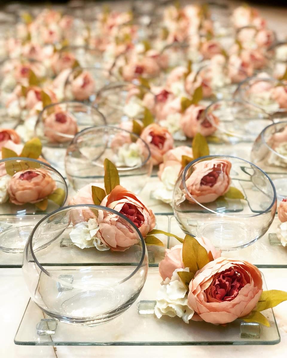 هالجمال ما يستاهل #ريتويت ؟؟
صينية لطيفة أنيقة مقاسها ٣٠×١٥سم
مزينة بالورد الصناعي الفاخر وتصلكم مغلفة مع تغريسة كل عام وأنتم بخير.
فقط ب٨٠ ريال..

#هدية_العيد #هدية #عيدية #عيديات #العيد #حلاو_العيد #جديد #صواني #مسابقة #الرياض #أسر_منتجة #رمضان