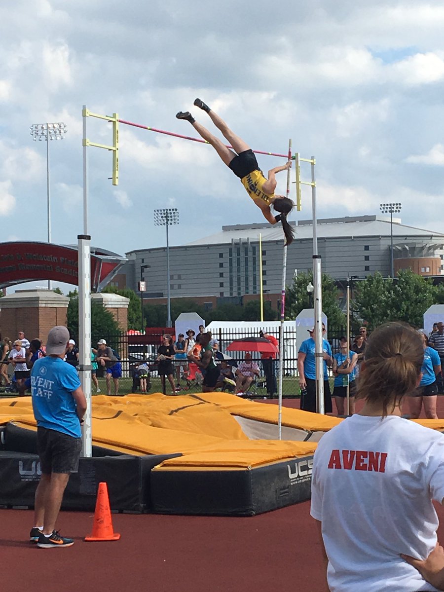 RGriff372's tweet photo. Siobhan makes 13’ and is the State Champ!! Congratulations!! #proudtobebrave https://t.co/Gj8KiMg1Yu
