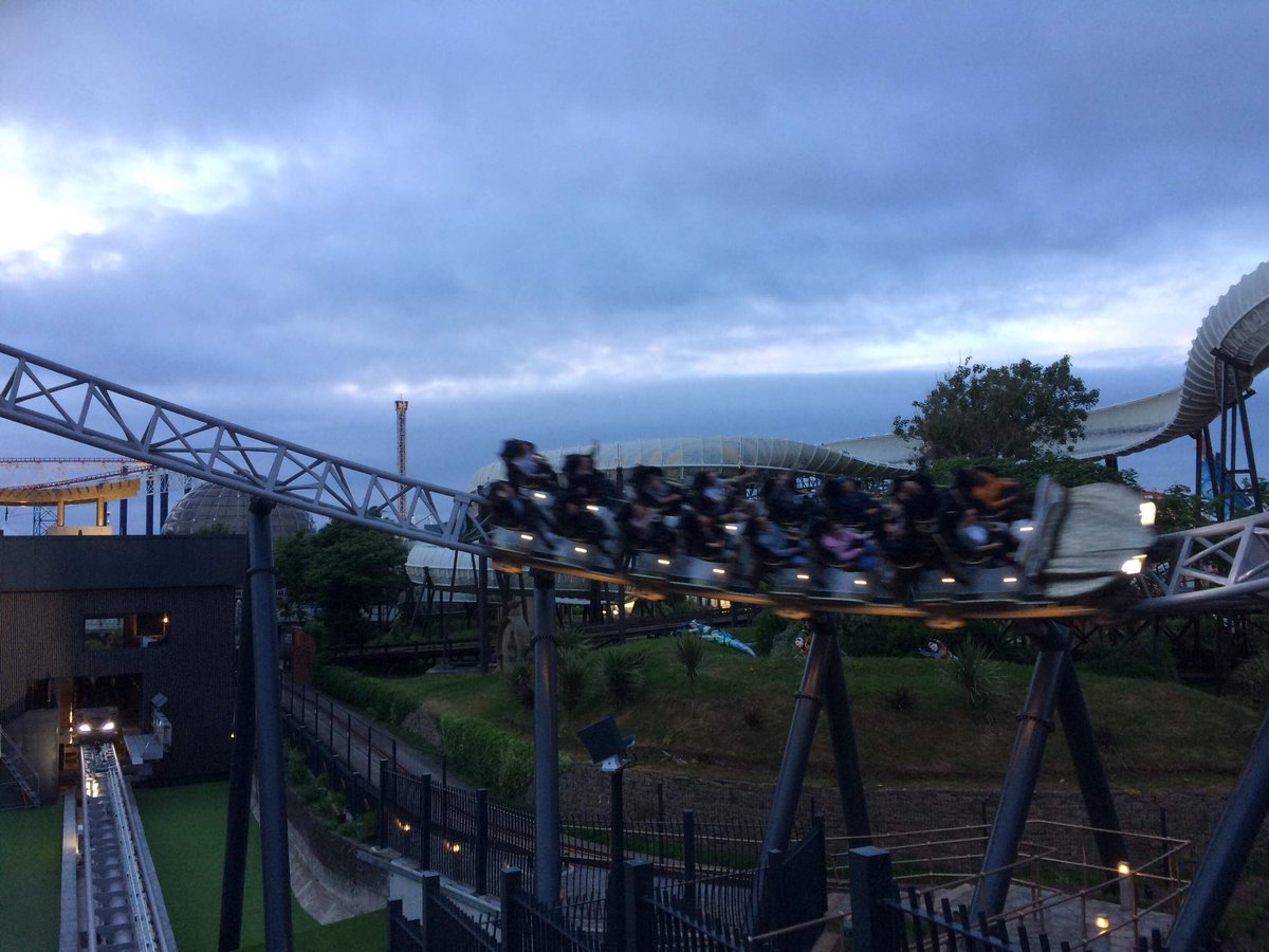 yrexperienceg's tweet photo. ICON after dark @Pleasure_Beach #IconBPB #ICONTheRide #ICON #ICONic #DareToRide https://t.co/HGPmJ2XW3z