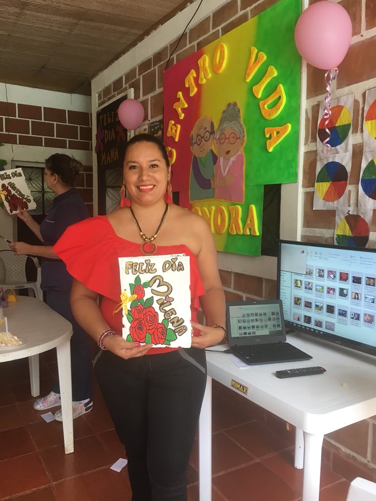 milenaricardoc's tweet photo. Hermosos detalles que motivan a continuar con nuestra labor social, Dios bendiga siempre las manos y el espíritu de las personas que los realizan y a los guías de estas manualidades tan lindas. #CompromisoConResponsabilidad https://t.co/6rpWQ6tR1P