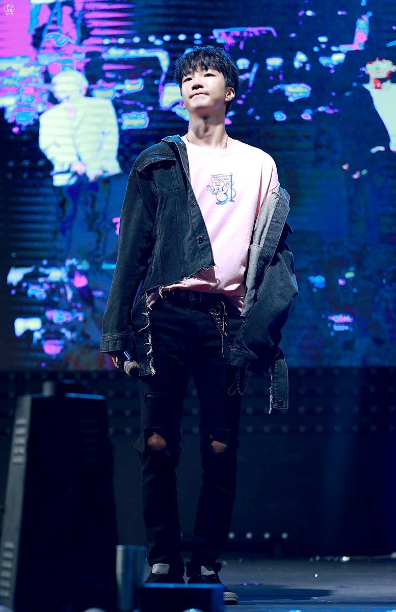 hoonystory0111's tweet photo. 180530 한남대 #이승훈 #HOONY

 완벽한 후니 🙂🙂 

@official_hoony_  #위너 #WINNER

https://t.co/w6bEjI5sAi
https://t.co/8Uw5Xfq7KA
https://t.co/MfxbKVYlii
https://t.co/RXNgCbbO1o https://t.co/a1G31znDna