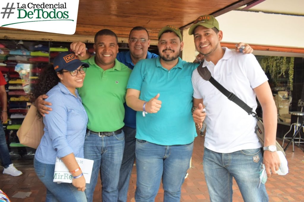 andres0690's tweet photo. Junto al representante @CJoseMoreno nos tomamos en centro de la ciudad de #valledupar socializando las propuestas de @IvanDuque #presidente #Mir #MirRenace #compromisojoven https://t.co/88cHC6r20R