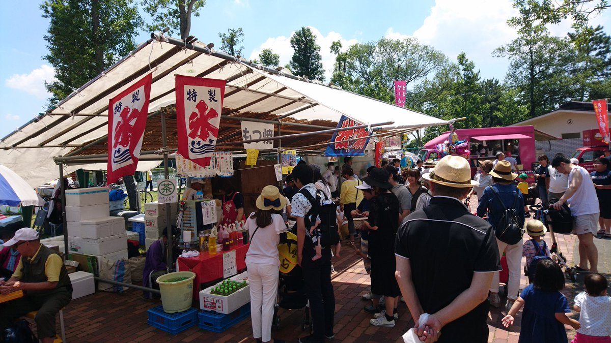 葛飾区 水元公園では葛飾菖蒲まつりのオープニングセレモニーが行われています 晴天のもと 花菖蒲 が明るく輝いています 地域の人たちの輪踊りや かき氷などの模擬店で会場は賑わっていますよ 午後2時からは堀切菖蒲園のオープニングセレモニーです 葛飾区 水元公園では葛飾菖蒲まつりのオープニングセレモニーが行われています 晴天のもと 花菖蒲 が明るく輝いています 地域の人たちの輪踊りや かき氷などの模擬店で会場は賑わっていますよ 午後2時からは堀切菖蒲園のオープニングセレモニーです