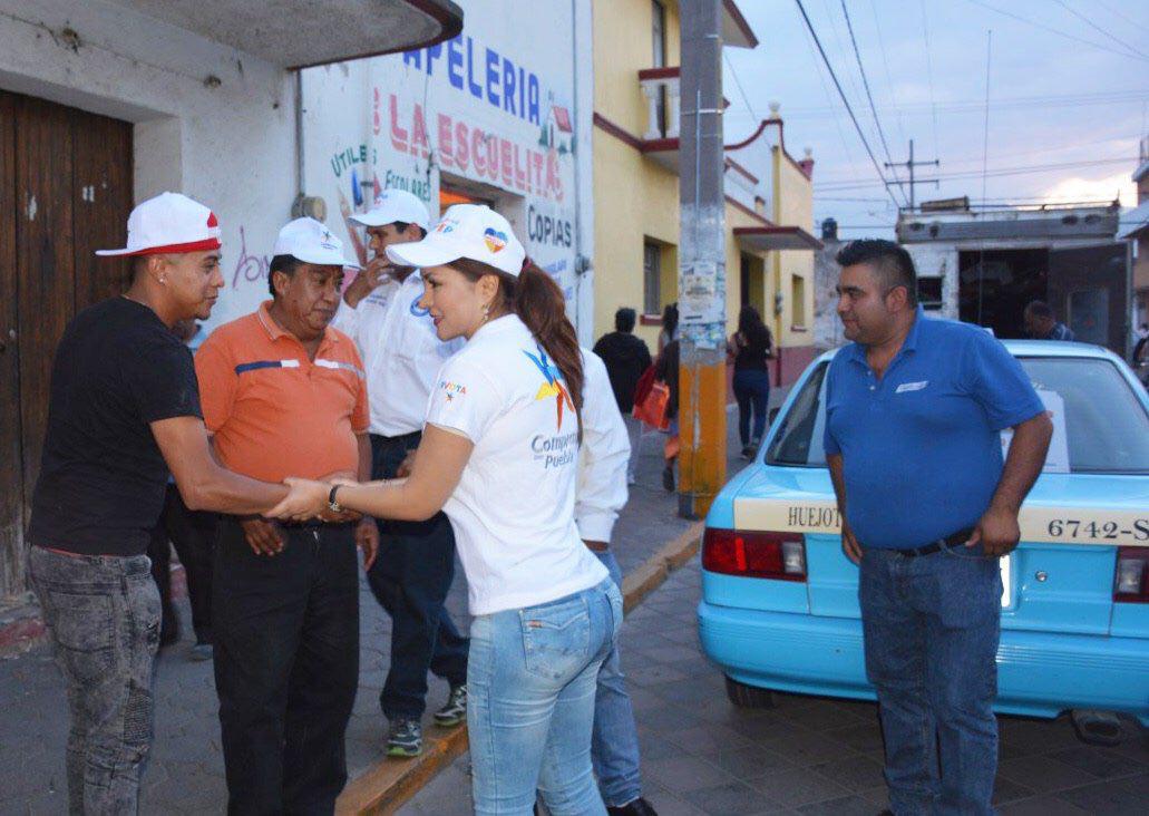 CTEPComunica's tweet photo. @CTEP_PUEBLA:Acudimos a Huejotzingo a la protesta del comité municipal @Compromiso_Pue,con el candidato #DavidGorzo, junto a la presidenta de #CPP #LauraEscobar. Nuestra presidenta #ErikaDíaz #DePieYSiempreUnida con ls transportistas de Huejotzingo #VamosConTodo con @MarthaErikaA https://t.co/KECxvc4bmS