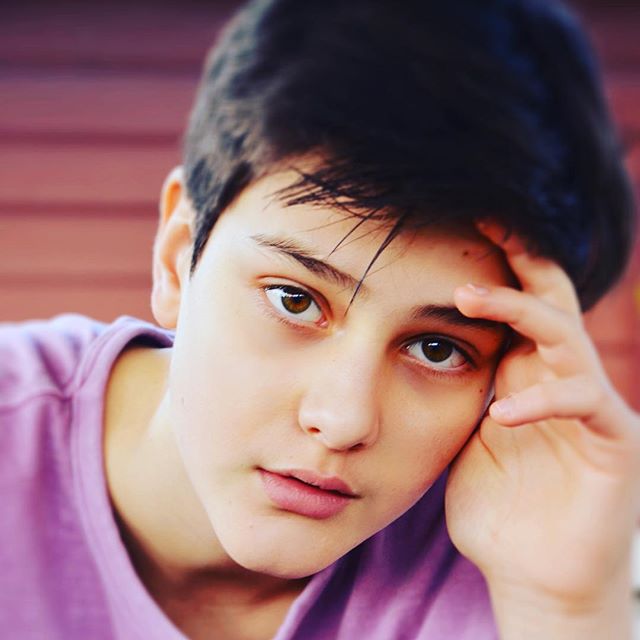PaulThePromoter's tweet photo. Hope everyone is having a #SpecialSaturday ! Dorian Duta's newest cover could hit You📺Tube any moment now! While your waiting, have a listen to "When We Were Young" his original & one of my favorites. 😀
Listen now on Spotify ➡️ https://t.co/xNfhILr3Ow
#JUMPcover 🎤 #YouTube https://t.co/HcIvwYHC4l