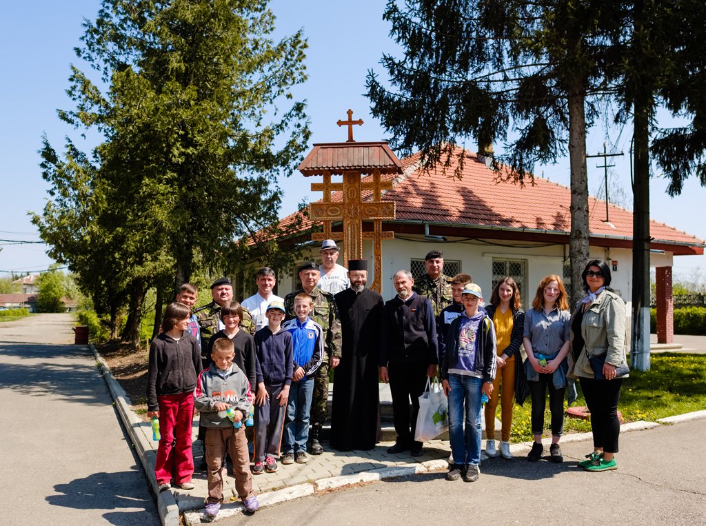 SolidaritateS's tweet photo. Ziua Forțelor Terestre marcată și de copii din Săvinești - 
https://t.co/X93przqDSc https://t.co/R6NBQyQf54