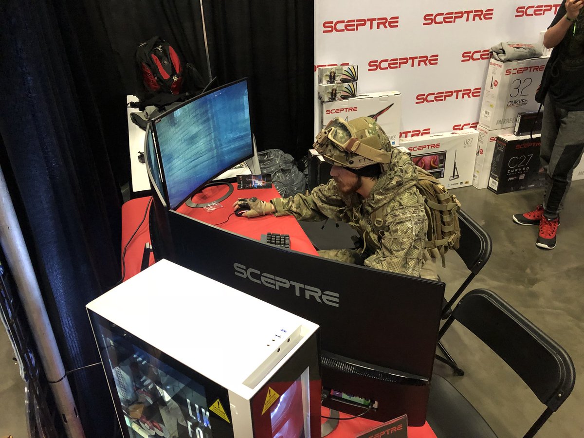 SceptreDisplay's tweet image. Alright soldier secure that checkpoint! 
.
.
#DHATX18 #Battlefield1 #triplemonitorsetup #SceptreDisplay