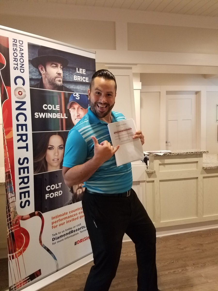 DiamondDeeJay's tweet photo. 🤠🤠🤠 @FredoRabbo going over #DRSummerShowDown We are always 💎ready for anything that comes our way! Watch out for us #Beachwoods #bcwoneunited Cora, @mel23175 @ElizabethHedlu1 @DiamondMcCurdy https://t.co/LoaNhDnXl6