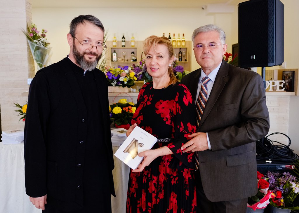 SolidaritateS's tweet photo. „Poezii” – elogiu adus vieții - https://t.co/LQBX2jDSRN https://t.co/pxB5Ho99pk