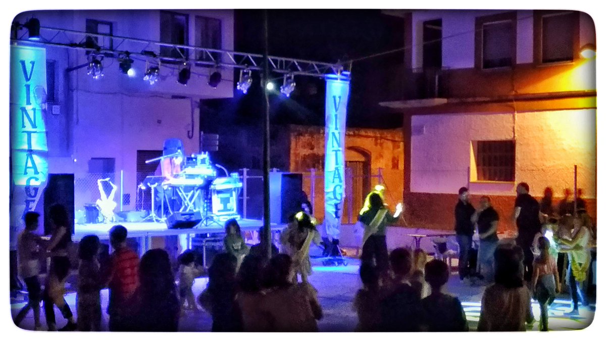 Les #pubilles de la <a href="/LiraRoquetes/">La Lira de Roquetes</a>, ara ballant, i més tard la #pinyata