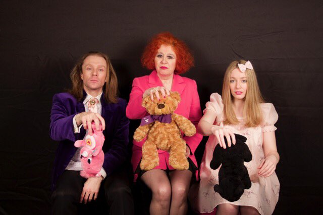 beauxetbelles's tweet photo. on veu le #tvshow #famille #ackermann  à la télé les audiences seront au top  #déjanté #rasleboldesflops https://t.co/jRsa5hvpEN
