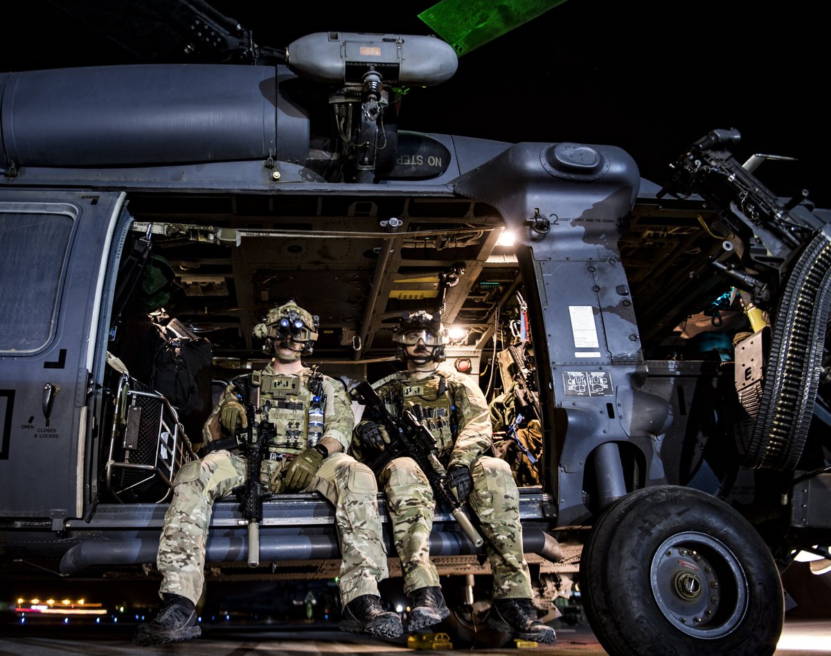 USAF 33rd Expeditionary Rescue Squadron operators in Kandahar, Afghanistan 

#Pedro #USAF #PJ #SpecialForces #MEDEVAC #HH60G