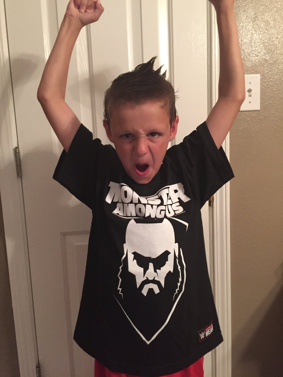 Brodie is ready for #WWELakeCharles and to see @BraunStrowman #MonsterAmongMen