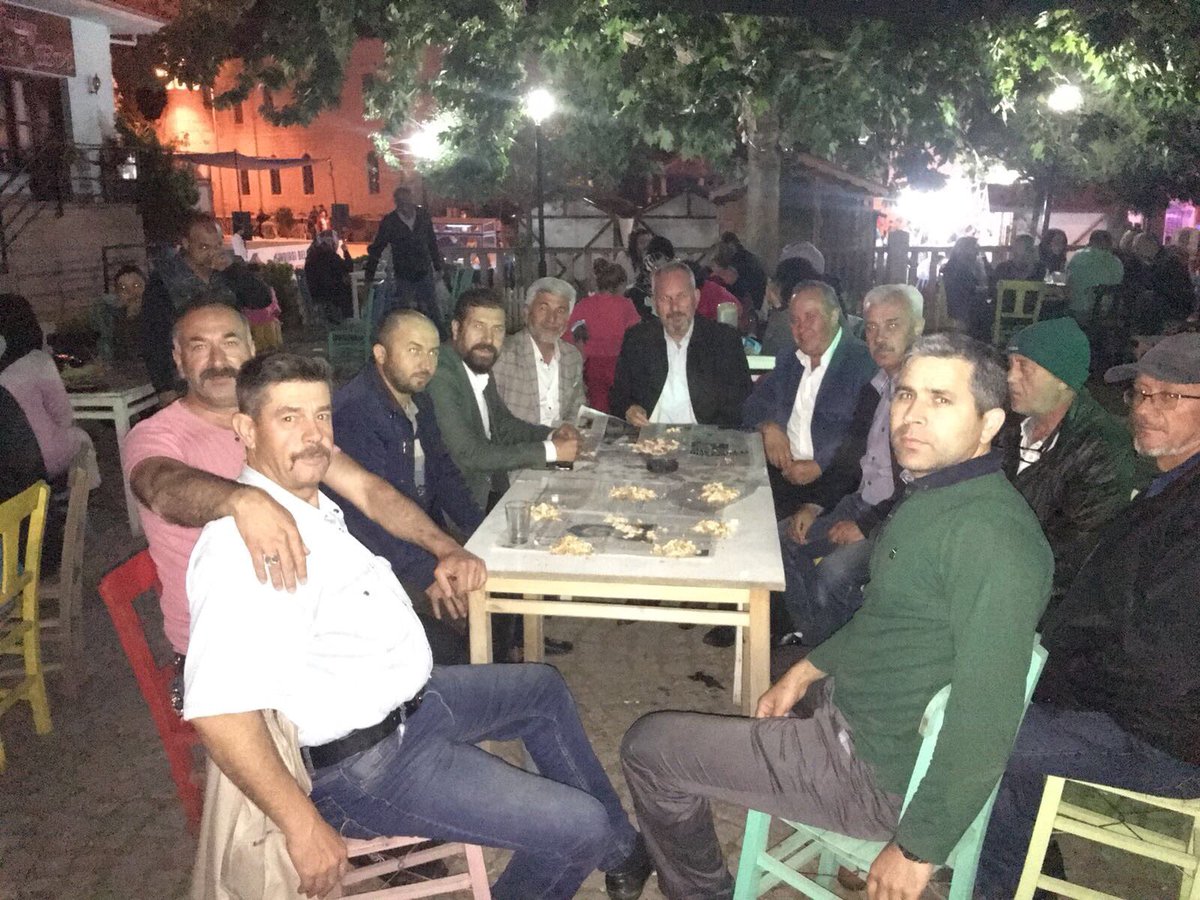KASIM_BOSTAN's tweet photo. Sındırgı ilçemizde hemşerilerimizle birlikteyiz https://t.co/nJlYh2Qu95