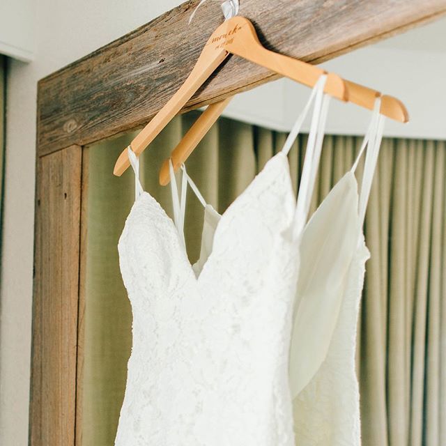 BlackLabelDecor's tweet photo. Three words: Wedding. Dress. Goals. 🙌🏻 Bride: @palmsandpaper 
Photographer: @lediatashi 
Dress: @emmy_mae__bridal 
Venue: @tampabaywatch 
Hanger: #blacklabeldecor https://t.co/jtAp9nW9NQ https://t.co/yPLcE5b6Zm