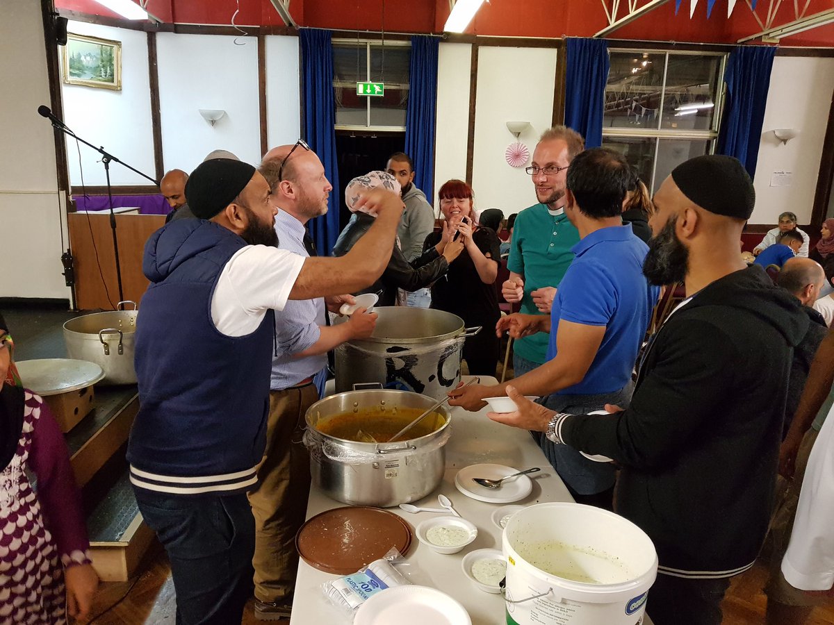 HHOpenDoor's tweet photo. What an amazing evening sharing Iftar with Muslim friends with a generous spirit of hospitality &amp; sharing what we have in common. Thanks to Hodge Hill community centre, St. Wilfs, @HodgeHillChurch, @HHOpenDoor, and @FirsBromford Neighbours Together for making tonight happen https://t.co/WuNT85dHEp