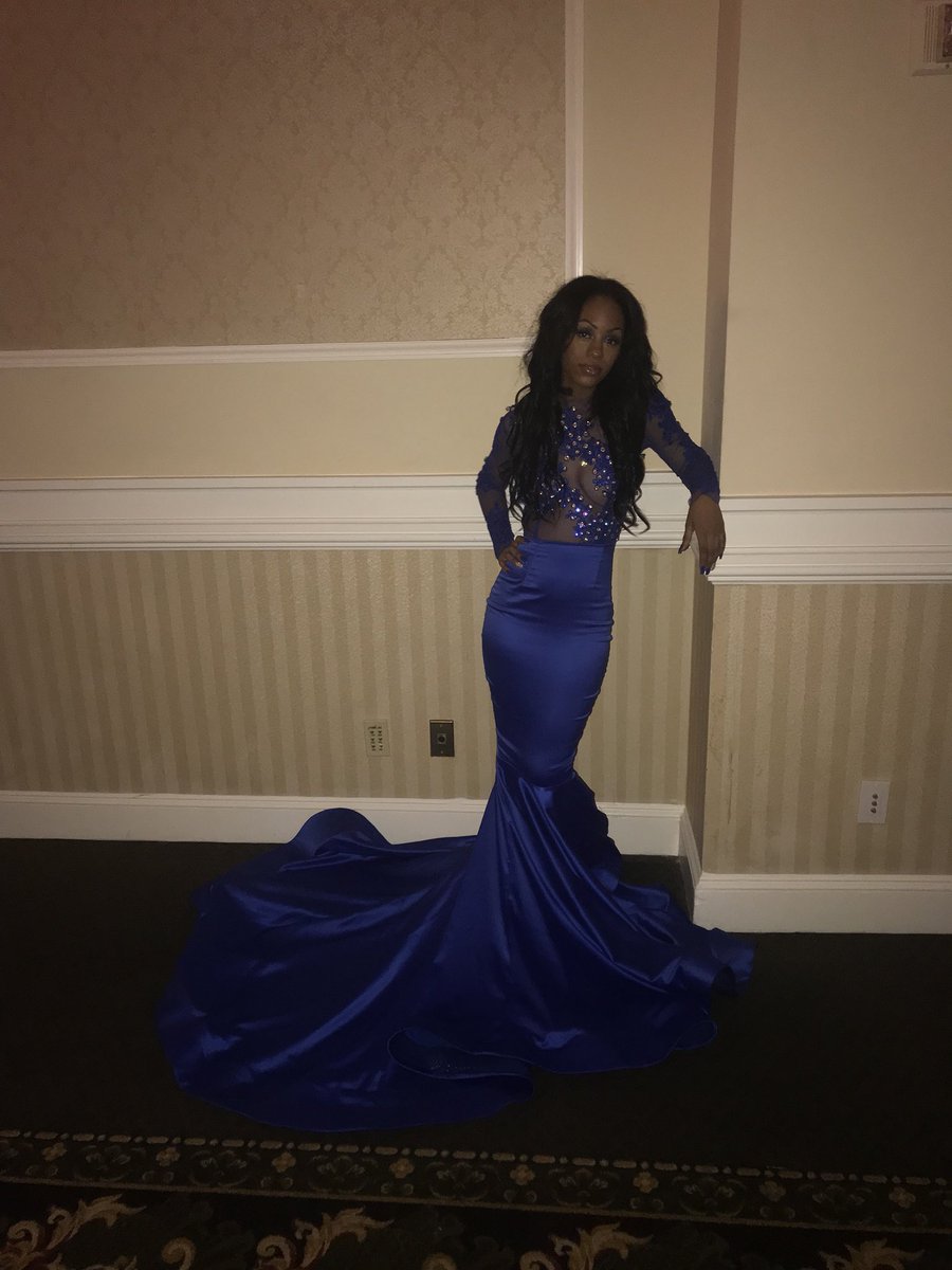 Daissssyy4's tweet photo. What did I do ? THAT🤪#Prom2k18💙💎 https://t.co/gQAzTBQiQq