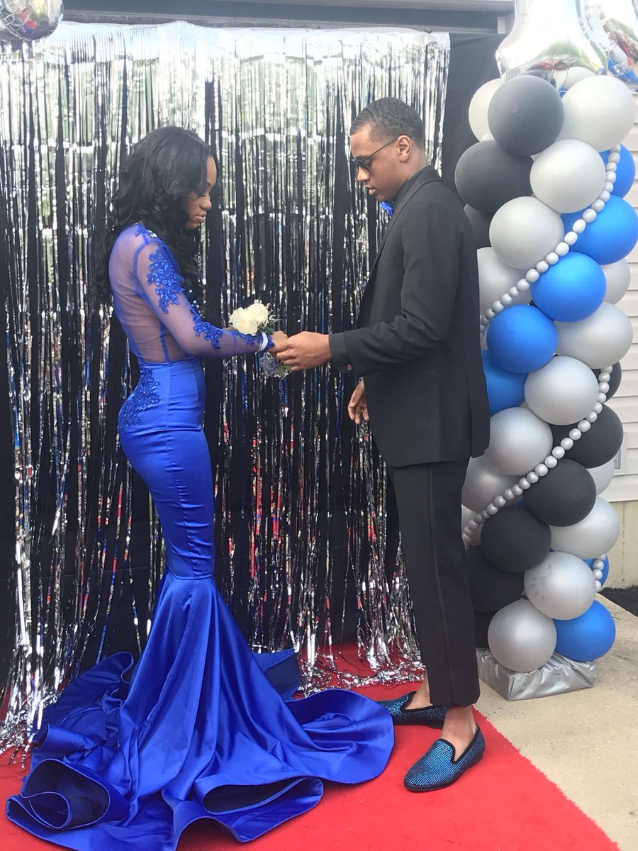 Daissssyy4's tweet photo. What did I do ? THAT🤪#Prom2k18💙💎 https://t.co/gQAzTBQiQq