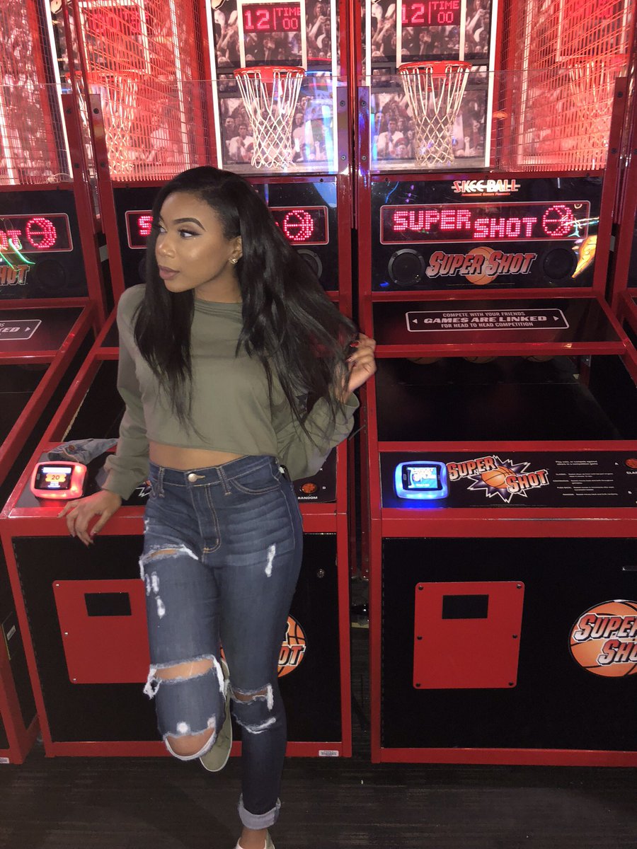 jadaagorgeous_'s tweet photo. let's face it I'm curry, with rings like lebron 🏀 https://t.co/8z4YcqaRiO