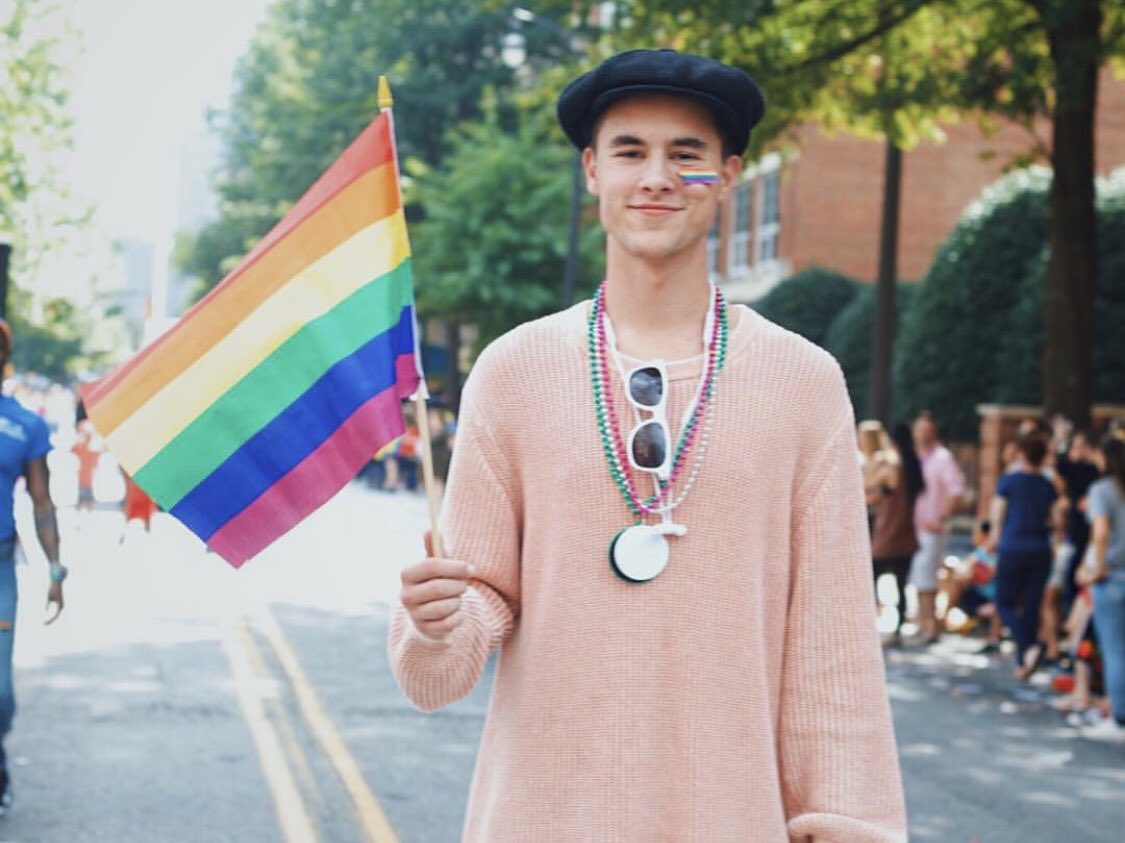 Kian's tweet image. happy pride month ❤️🧡💛💚💙💜 a month of FOCUS on celebrating who u are &amp;amp; not giving a f about what people have to say about it. keep being u, ur doing great 🙂