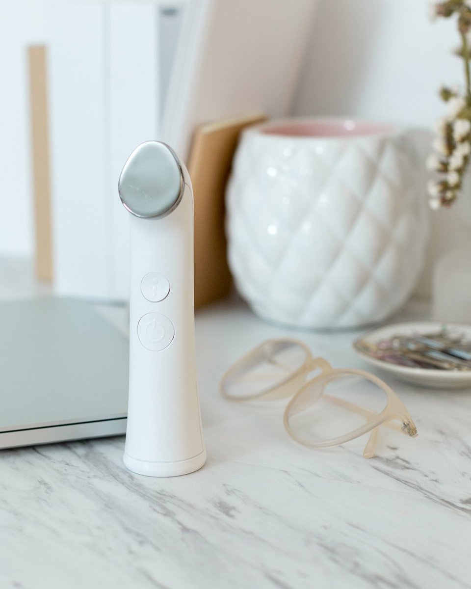 arbonne's tweet photo. Gentle ultrasound waves make for powerful performance. Incorporate the Genius Ultra® into your daily skincare routine and start to see amazing results in 30 days! https://t.co/VJnfBhfoo2 #Arbonne #GeniusUltra #ArbonneSkincare https://t.co/eicN7QKDEw