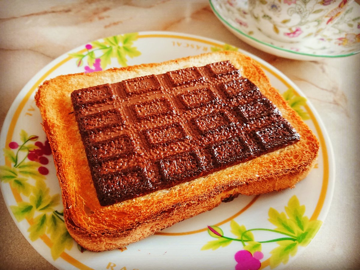かえぽん בטוויטר 朝ご飯は板チョコトースト W 食パンに板チョコのせて焼くだけの簡単なお仕事です 朝ご飯 トースト チョコ チョコレート 板チョコ 甘党