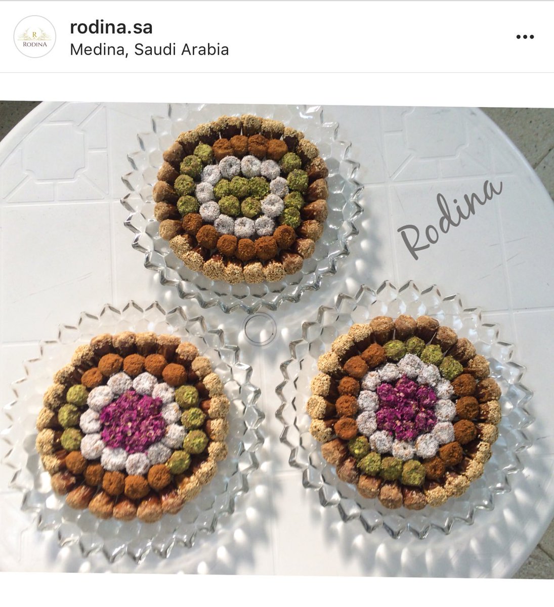 طلبات #العيد معانا غير احجز طلبك من الان
#رودينا
#تمور
#المدينة__المنورة
حسابنا عبر #الانستقرام Rodina.sa