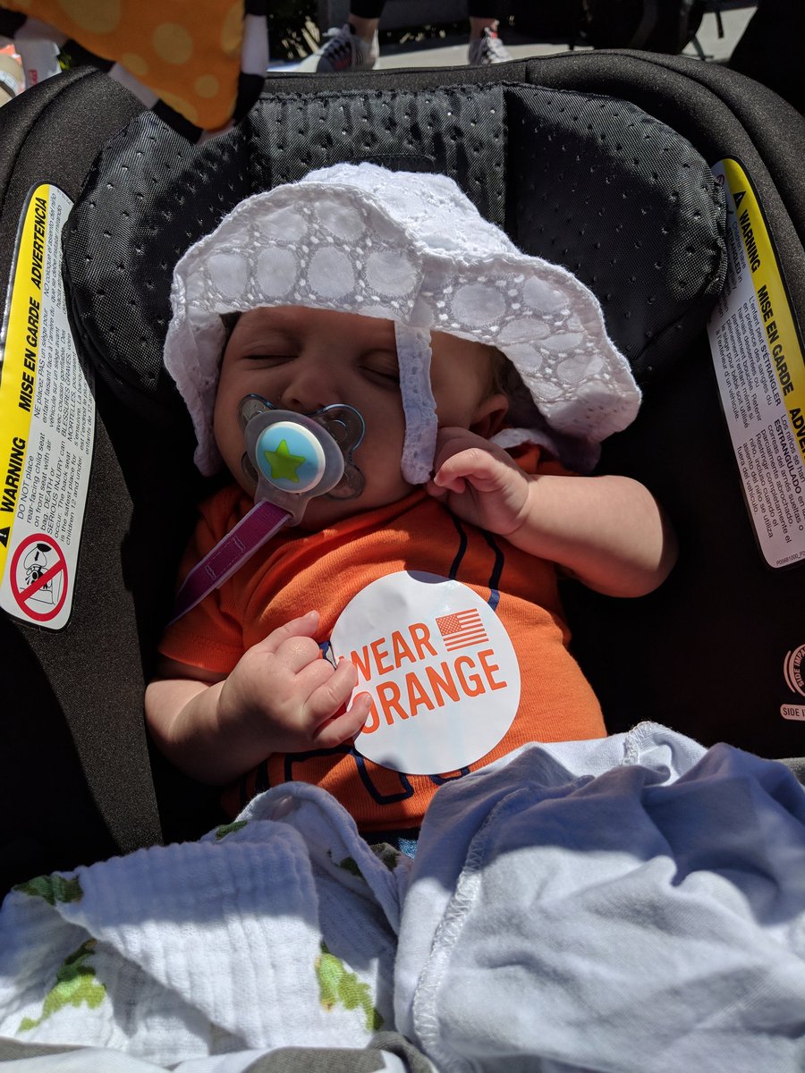 Alex02ny's tweet photo. San Francisco march across the Golden Gate Bridge for #WearOrange. 

#EndGunViolence #ExpectUs #caleg #KeepGoing @MomsDemand https://t.co/HVtBweo0YN