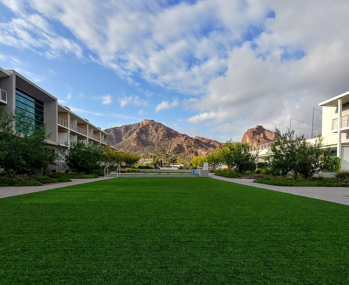 CHECKING IN: The @MountainShadows – This Modern Elegant Resort In Scottsdale
is nestled between Camelback mountains and Mummy mountains, this resort offers the most amazing majestic views from every angle. @scottsdaleaz  #ttot #absolutelyscottsdale buff.ly/2H3eQPT