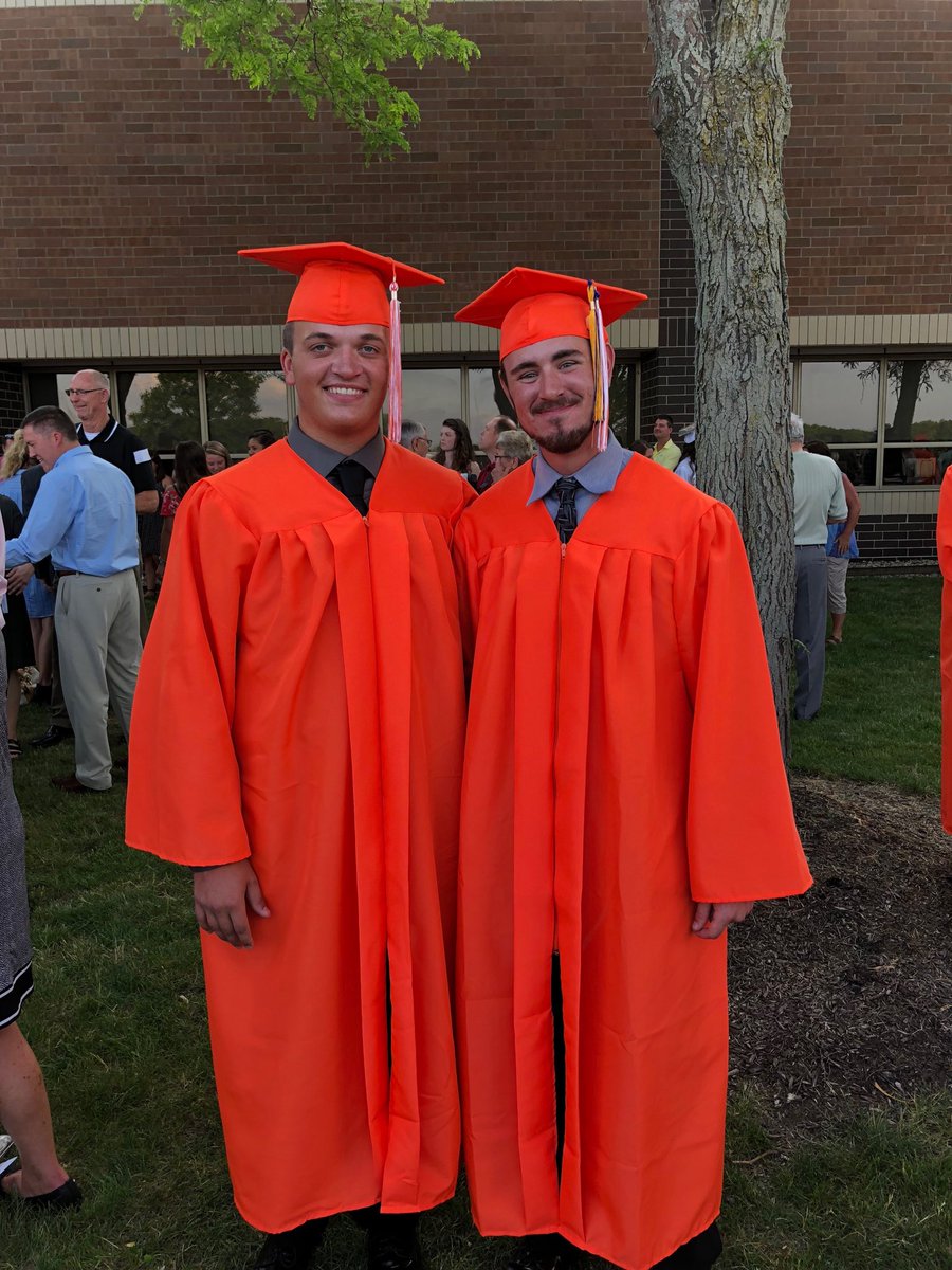 HuskyChampClub1's tweet photo. Sam and Ike, finally graduate https://t.co/qDriTM0770