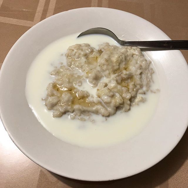 hosanna_catallo's tweet photo. Porridge 🥣 (8:40am 🇦🇺) #porridge #milk #honey #breakfast #bowl #foodoftheday #foodofinsta #foodofinstagram #foodstagram #yum #taste #delicious #iphone8pluscamera #iphone8plusphoto #iphone8plusshot #iphonecamera #iphonephoto #iphoneshot #mobilecamera … https://t.co/yhsXBczbe5 https://t.co/wV9TEMGFBz