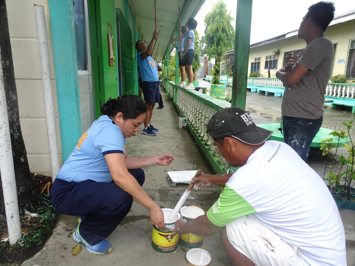 SCPS_PCR's tweet photo. SCPS personel led by PSINSP DOROTHY M TUMULAK, WCPD/PCR Officer joined during the Brigada Eskwela together w/ the Group of Philippine Army for their “Libre Gupit’ to the students of Surigao City Pilot School @ Surigao City Pilot School in Brgy. Taft, Surigao City. https://t.co/JAY94CFINI