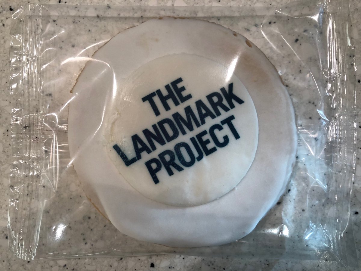 RSMacKendrick's tweet photo. Sweet treat! @UofT @uoftalumni #uoftreunion #LandmarkProject https://t.co/RidZ73dNdj