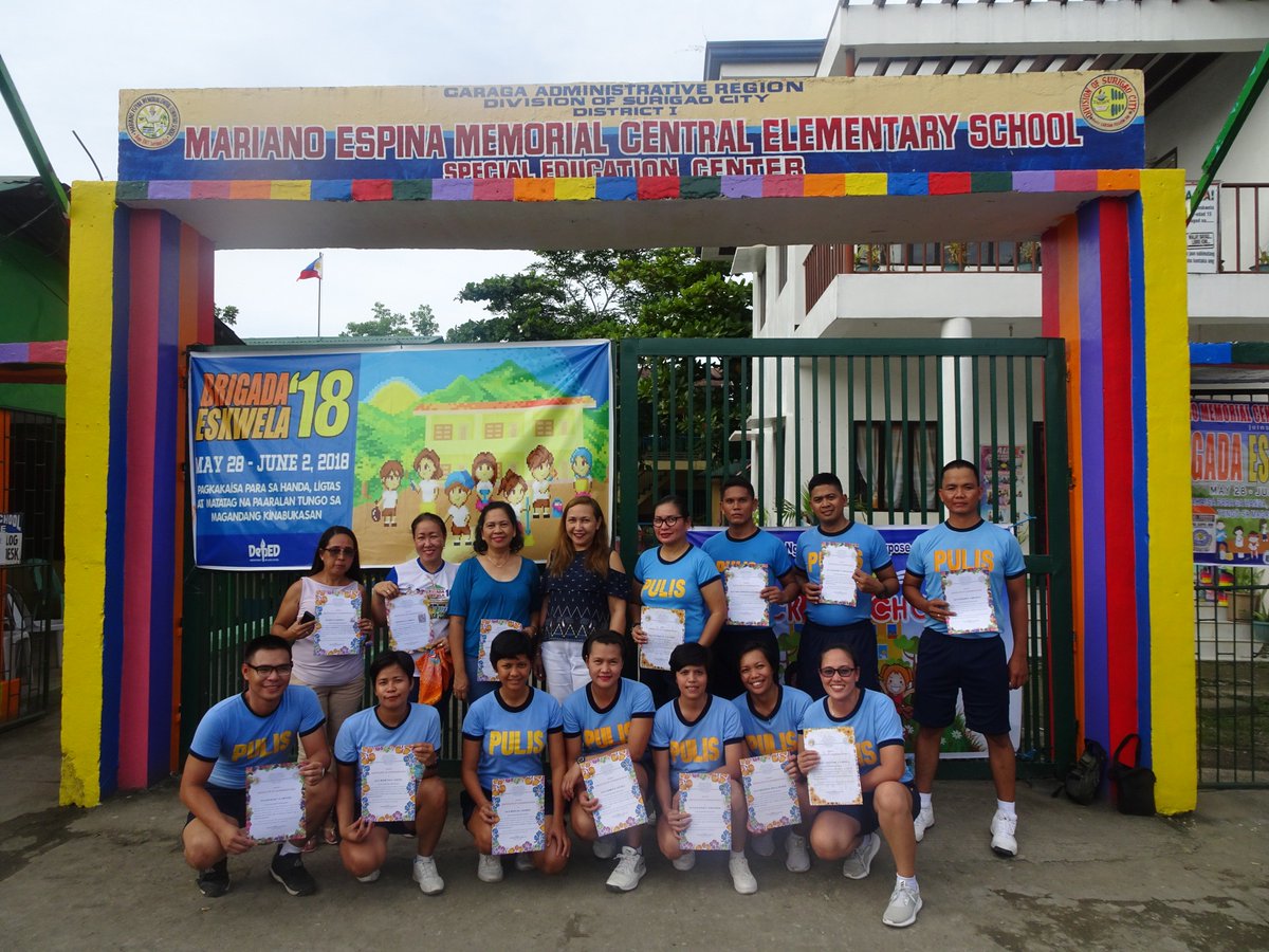 SCPS_PCR's tweet photo. Surigao City Police Station personnel led by PSINSP DOROTHY M TUMULAK, WCPD/PCR Officer joined during the Brigada Eskwela in Mariano Espina Memorial Central Elementary School (MEMCES), Brgy. Taft, Surigao City. https://t.co/ZDTKC0ihUm