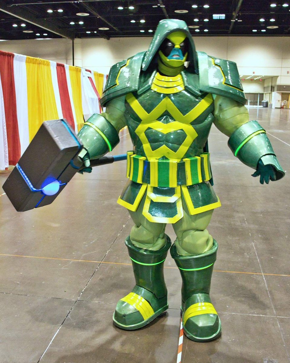 bd_characterlab's tweet photo. @TheRealStanLee Check out my Ronan the Accuser costume! Excelsior! https://t.co/QN6DYt5Owg