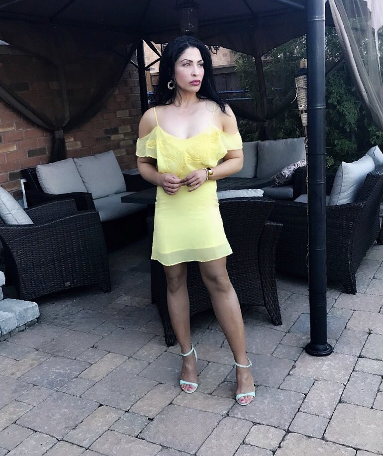 UTheKnockOut's tweet photo. Trying very hard to be effortlessly sophisticated!! Ha! Well... at least I tried!! Happy Saturday friends!! #nightout #toronto #ursulastolf #storagewars #storagewarscanada #storagewarsnortherntreasures #netflix https://t.co/ZAfBQVwTBO
