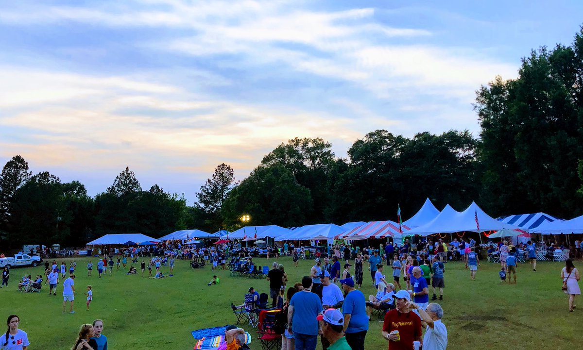 Beautiful evening in the park! Starship takes the Chuck Hutton Chevrolet main stage at 9:30!
