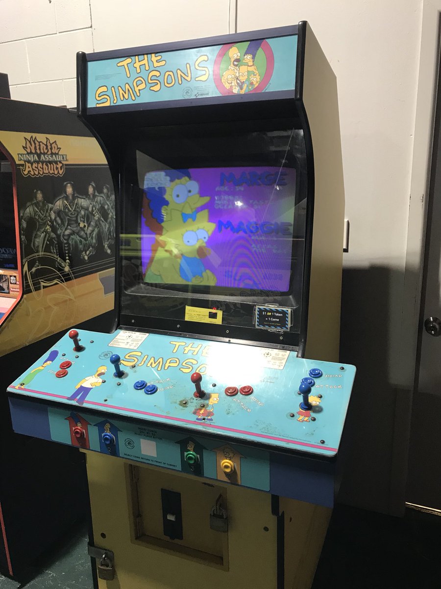 Christ_Monkey's tweet photo. Think I’ve discovered where arcade machines go to die... #pleaseinsertcoin #wornout https://t.co/3NW75GgCH0