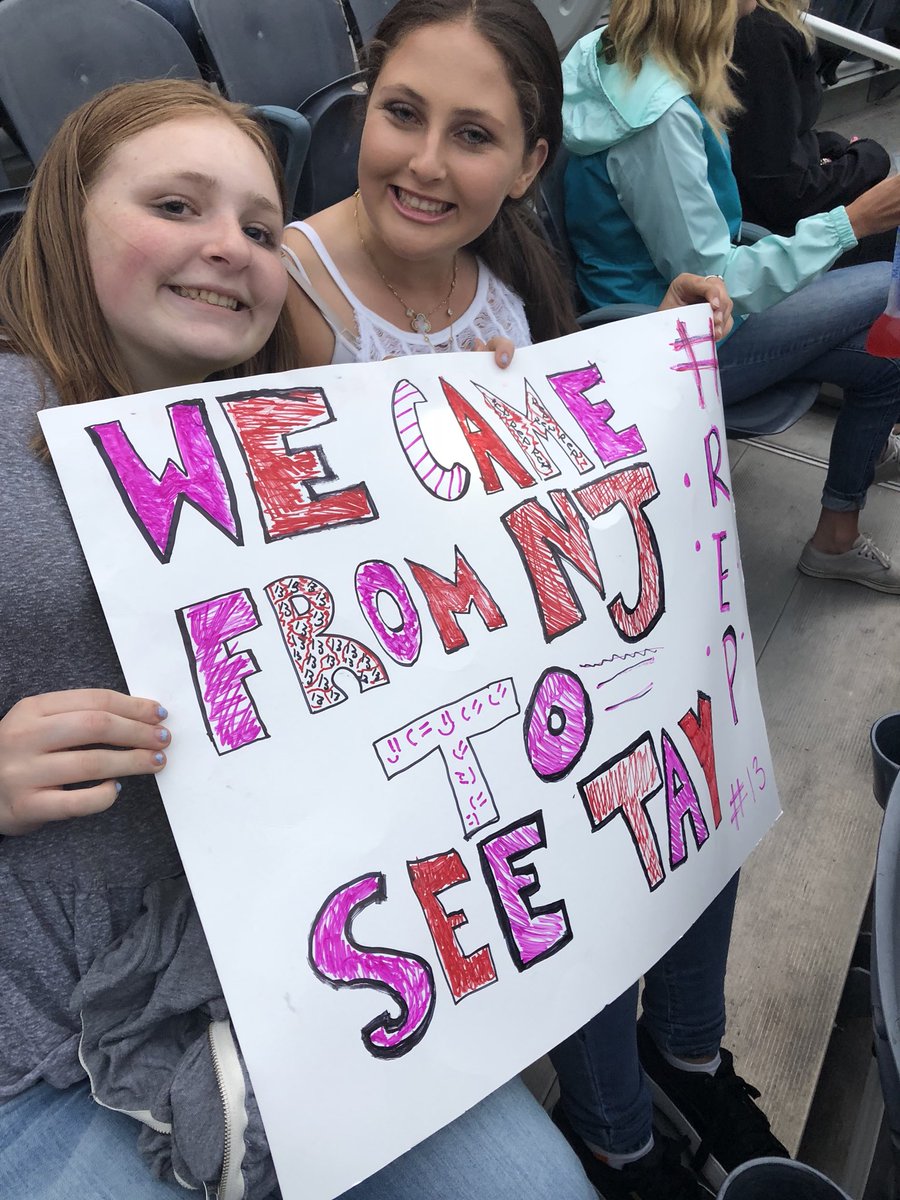 andyeisner's tweet photo. #wemadeit #repTourChicago #ToasToRepTour #DadsAreAwesome SECTION 128 ROW 4 SEATS 4-7 #reproomplease https://t.co/QFzz3KcapB