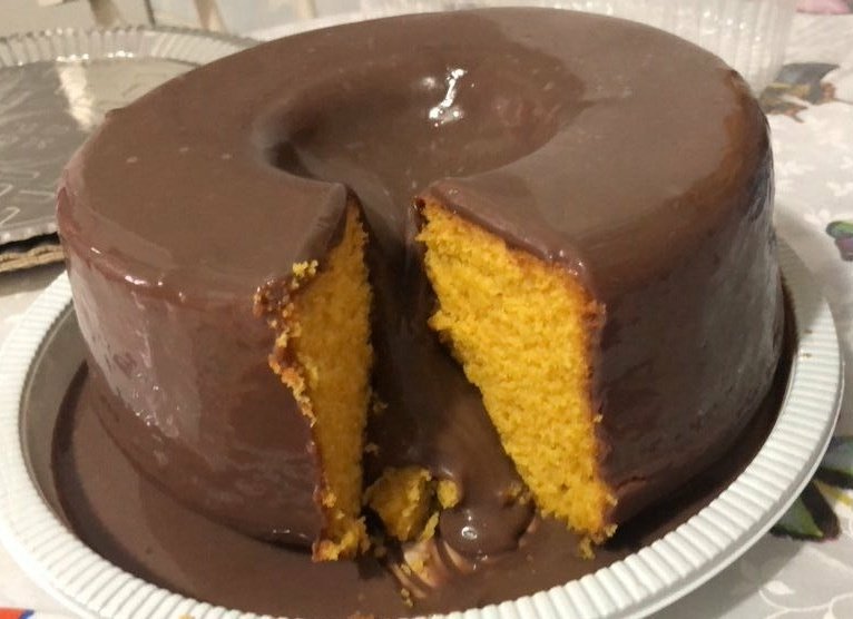 TonVlogger's tweet photo. Bolo de cenoura com chocolate não me ofereça duas vezes que eu aceito! https://t.co/mM7cxnS8xL