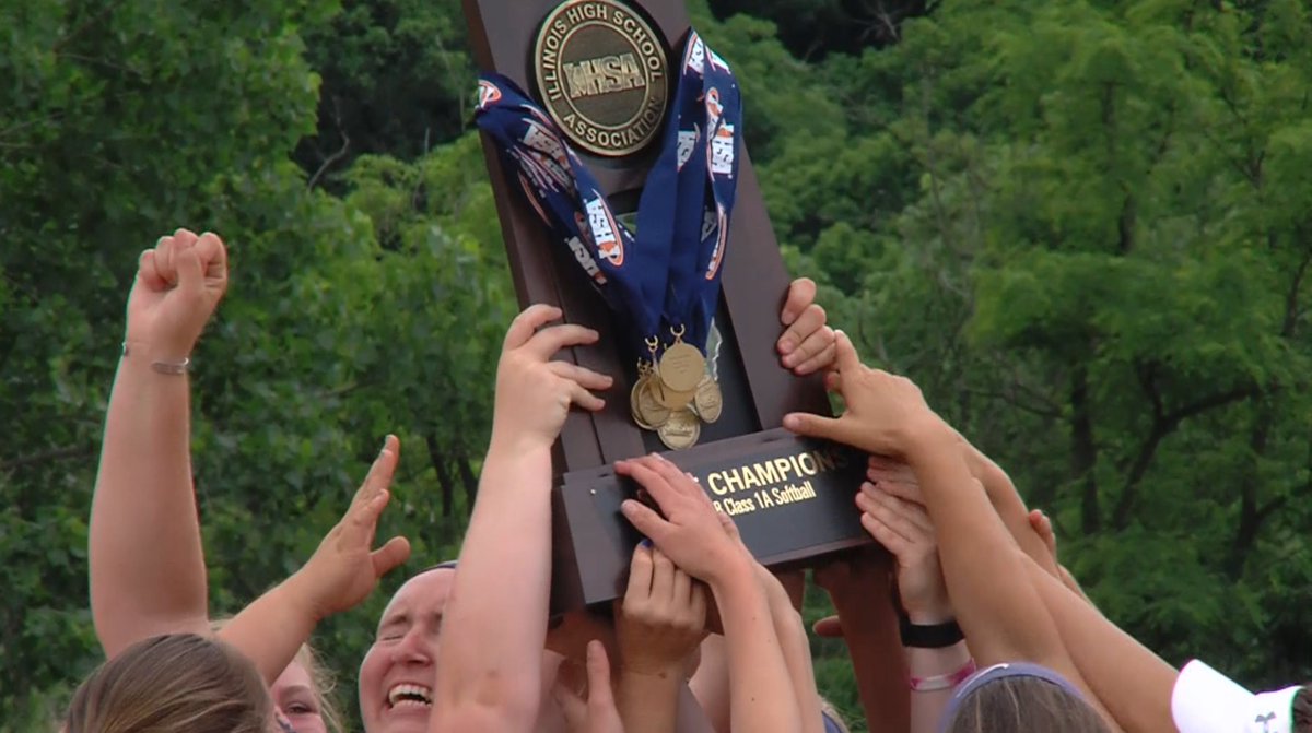 GordonVoit's tweet photo. CHAMPIONSHIP SATURDAY: @HatchetScores wins State, while @unit50sports , Tuscola, Argenta-Oreana and Williamsville also take home hardware!
📽️: https://t.co/aJhJhXlWpU https://t.co/r4aPaTNFQH