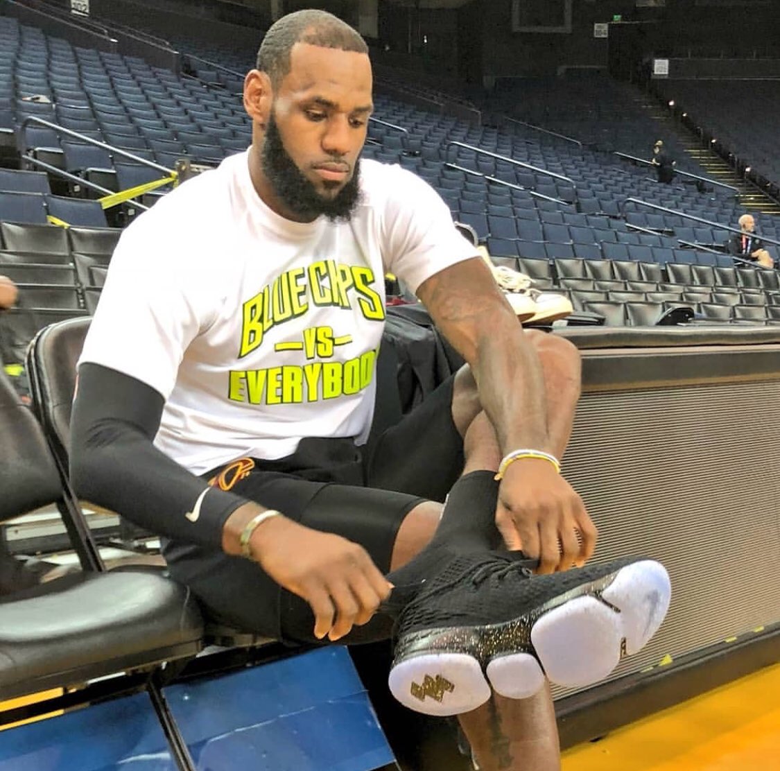 “BLUE CHIPS VS. EVERYBODY.” 💪💪💪 <a href="/KingJames/">LeBron James</a> | #KingJames #BlueChips #NBAFinals #StriveForGreatness #Witness